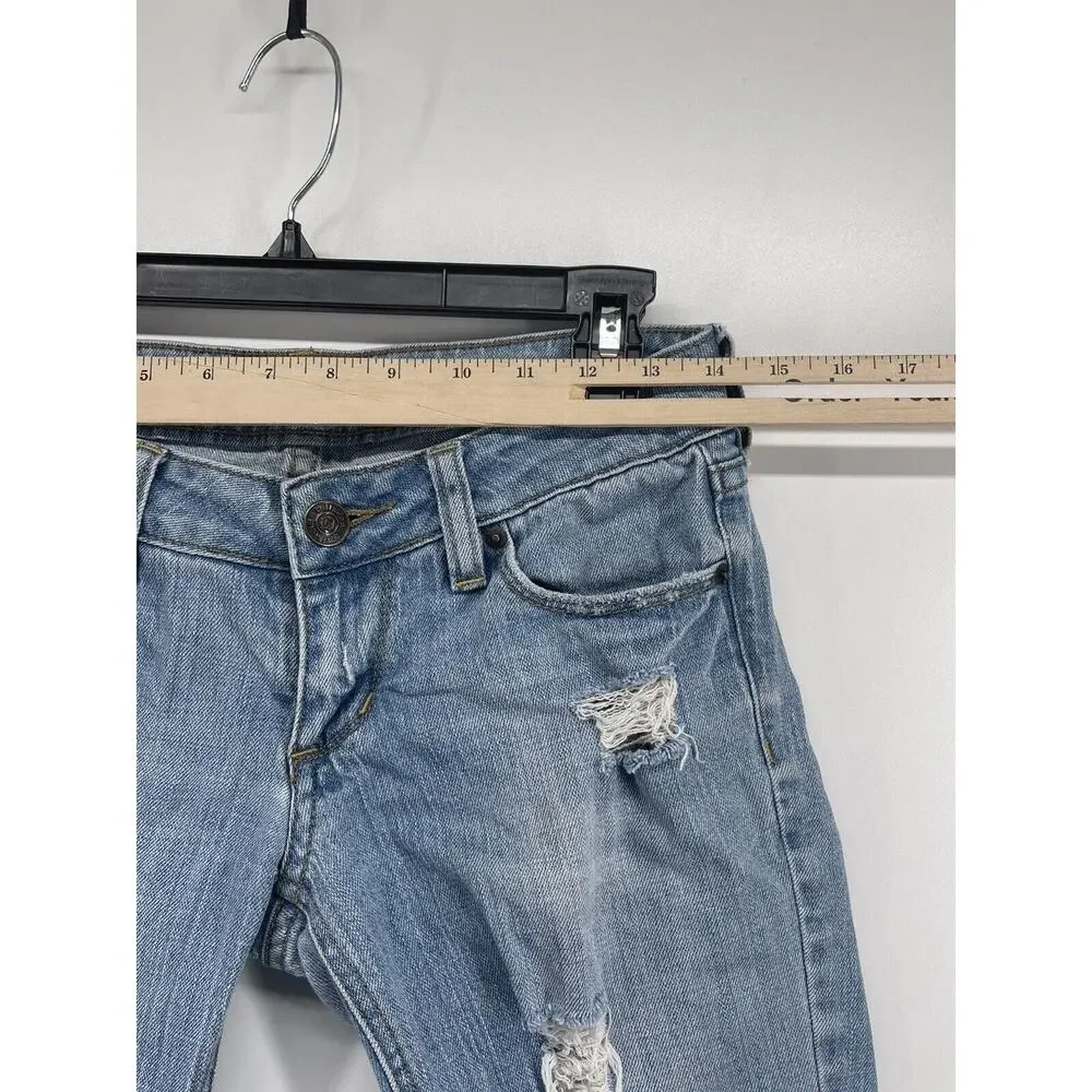 B Bullhead Size 1 Long Short Distressed Light Wash Denim‎ Jean Bermuda Shorts
